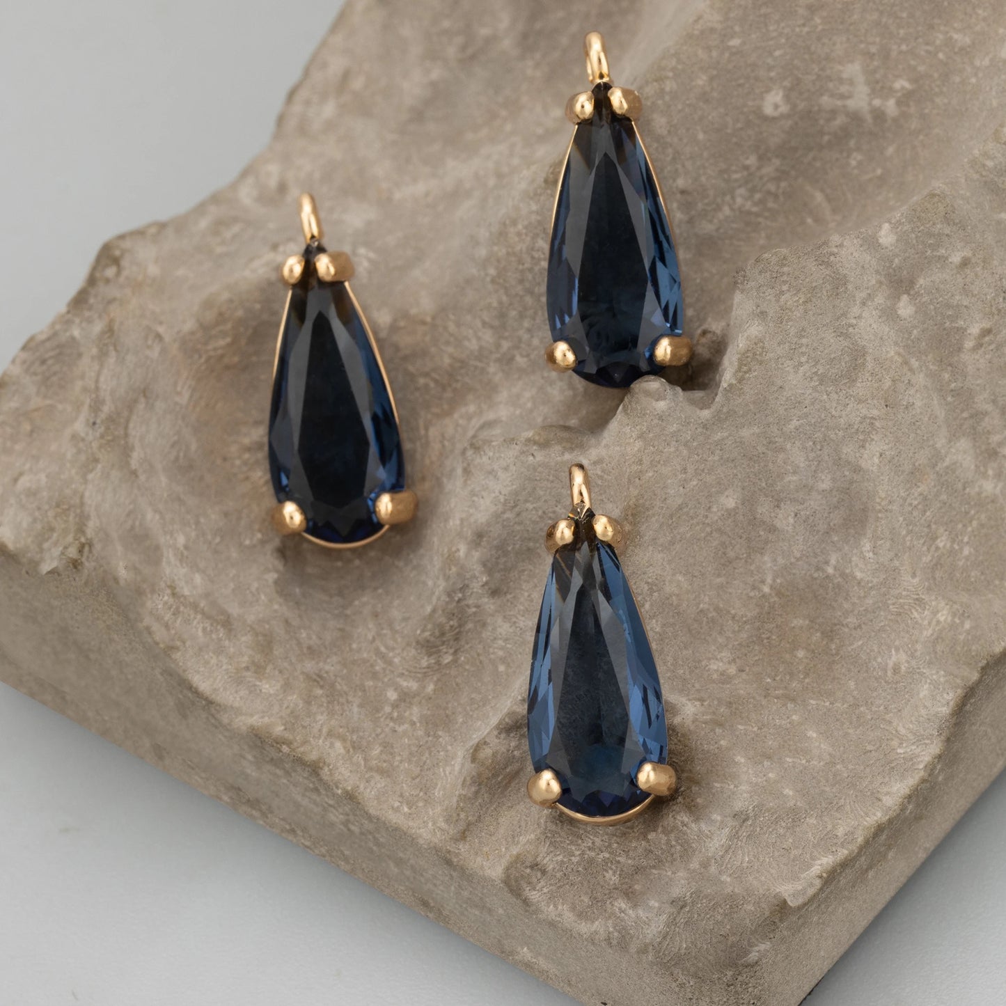 BBB 143 (H) Teardrop Zircon 18k gold plated charm ( 1 pc ) - anti tarnish