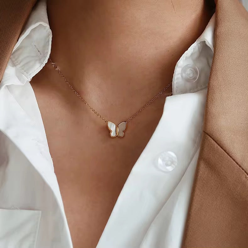 SJ 304 Minimalistic Butterfly Necklace - 18k gold PVD plated stainless steel - Anti tarnish - Wholesale