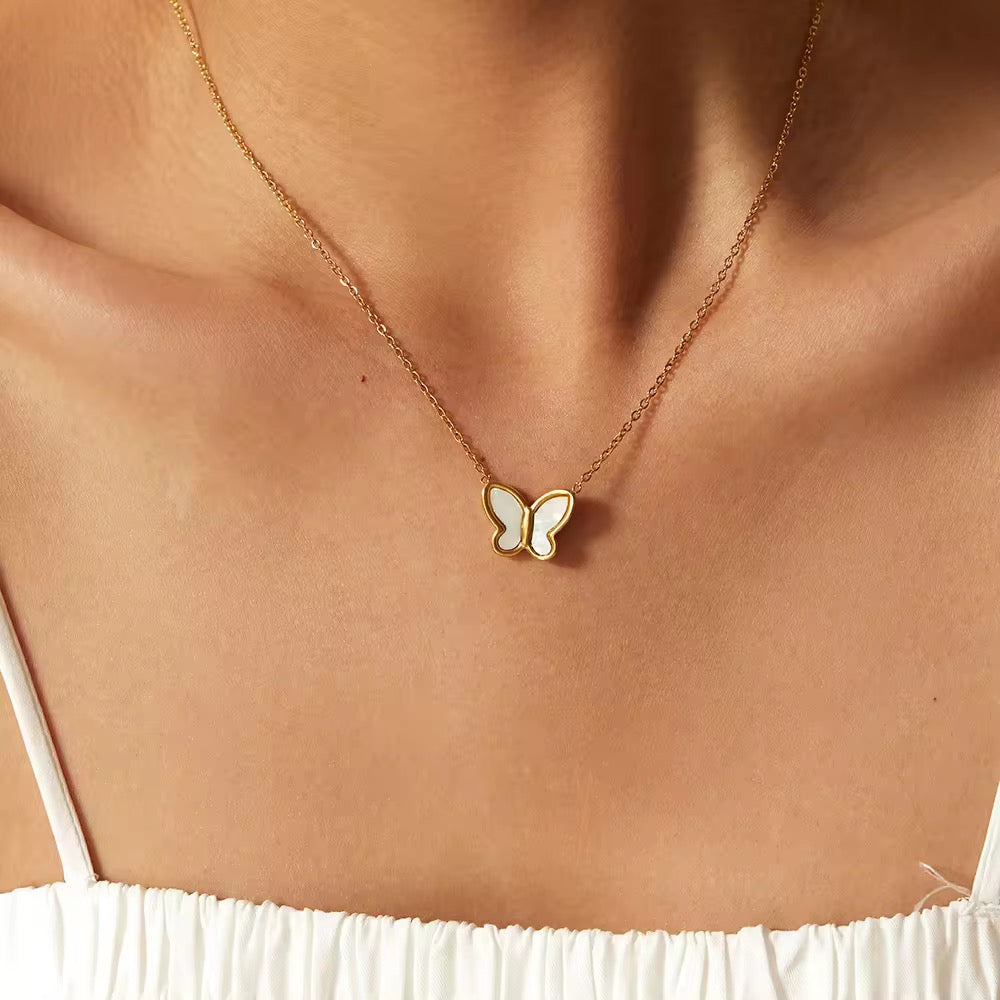 SJ 304 Minimalistic Butterfly Necklace - 18k gold PVD plated stainless steel - Anti tarnish - Wholesale