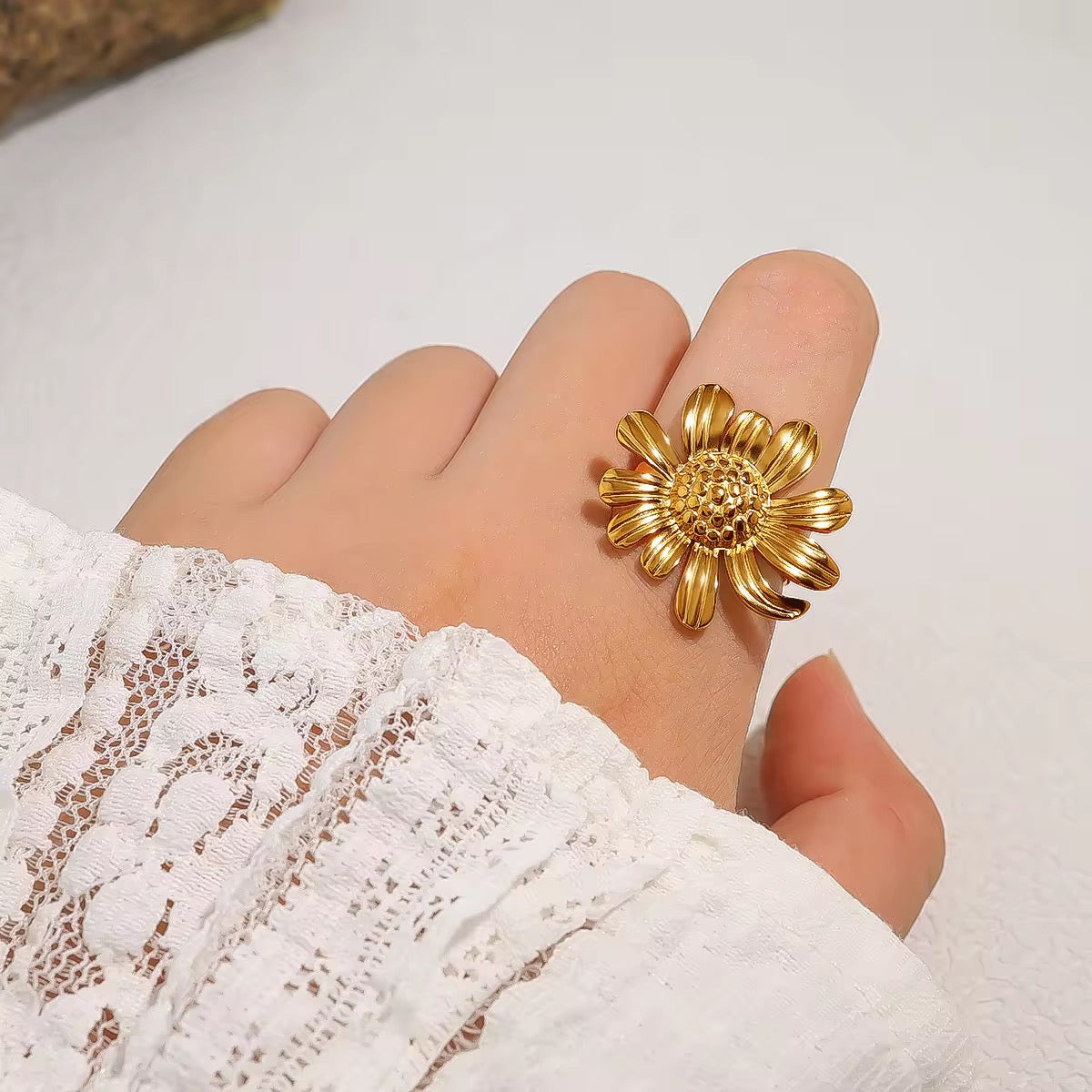 SJ 323 Sunflower Ring Adjustable - 18k gold PVD plated stainless steel - Anti tarnish - Wholesale