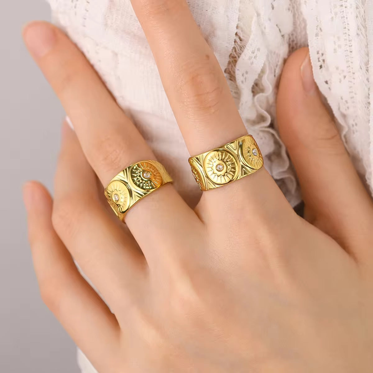 SJ 327 Zircon sunflower print Ring Adjustable - 18k gold PVD plated stainless steel - Anti tarnish - Wholesale