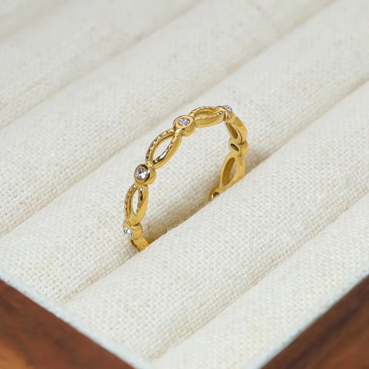 SJ 329 Dainty Zircon Ring Adjustable - 18k gold PVD plated stainless steel - Anti tarnish - Wholesale