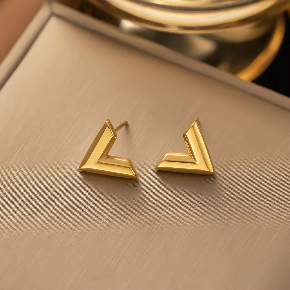 SJ 346 V shaped stud Earrings - 18k gold plated stainless steel - Anti tarnish - Wholesale