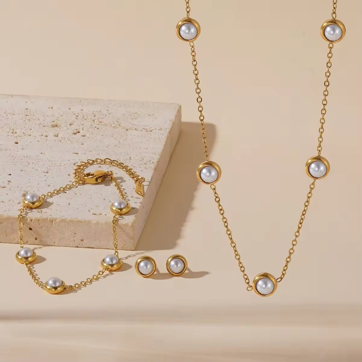 SJ 348 Dainty Pearl Necklace - 18k gold plated stainless steel - Anti tarnish