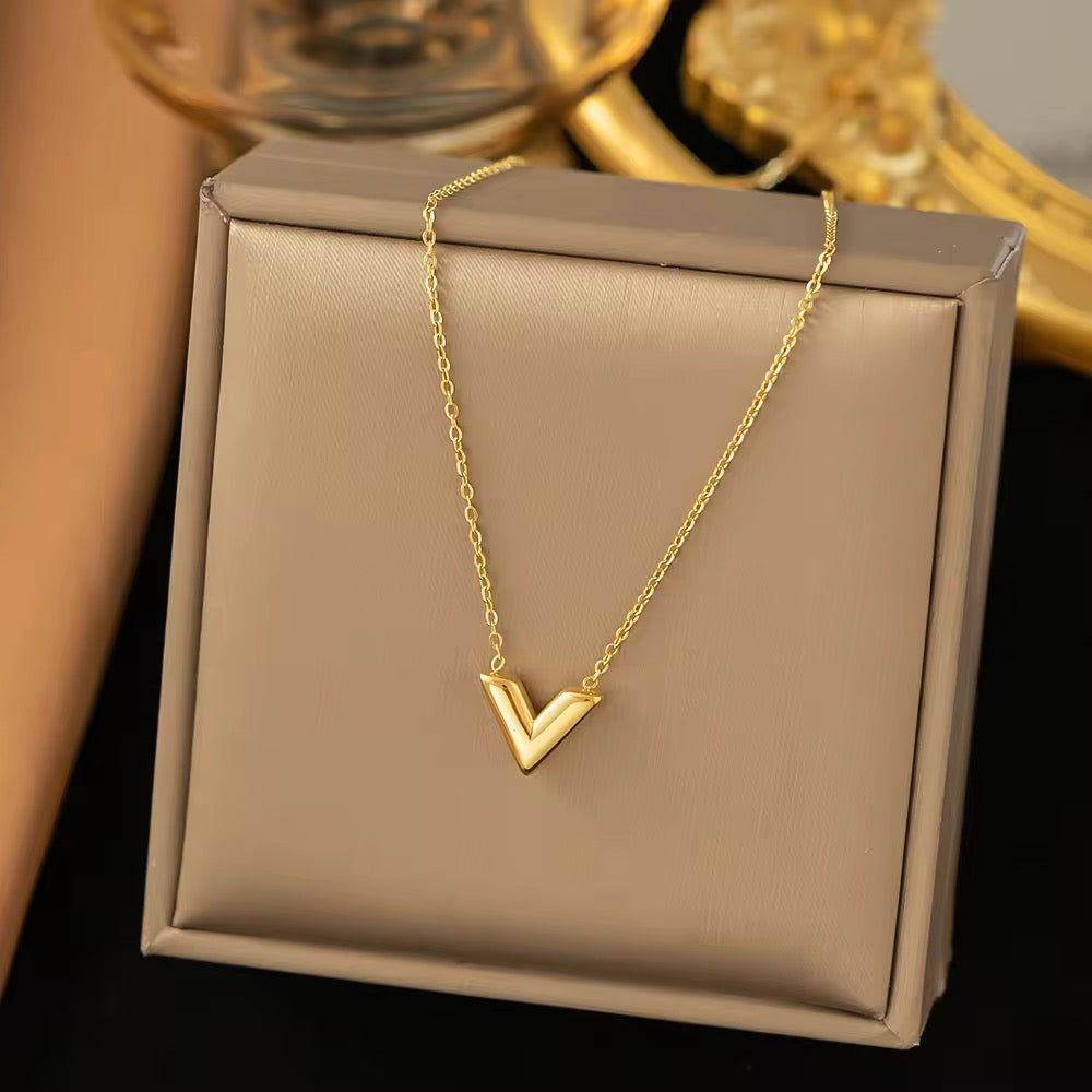 SJ 349 V shaped Necklace - 18k gold plated stainless steel - Anti tarnish - Wholesale