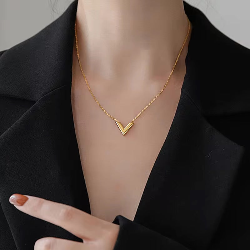SJ 349 V shaped Necklace - 18k gold plated stainless steel - Anti tarnish - Wholesale