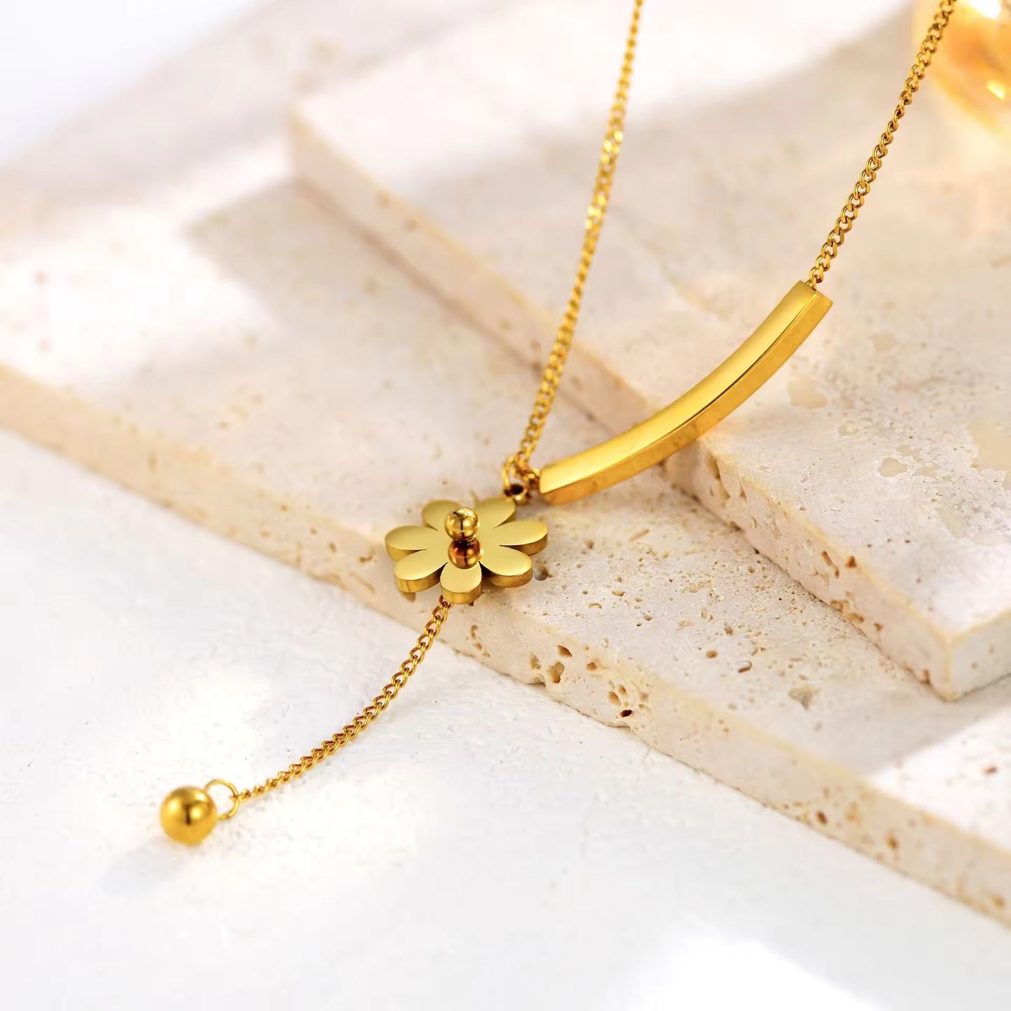 SJ 351 Tassel Daisy Necklace - 18k gold plated stainless steel - Anti tarnish - Wholesale