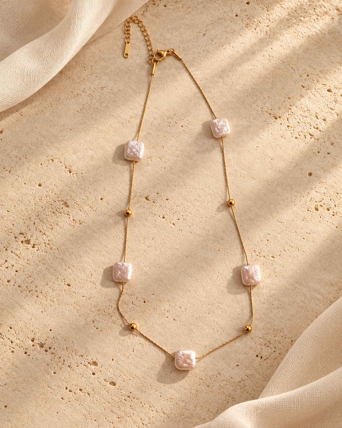 NSJ55J Square cushion Pearl Necklace - 18k gold PVD plated