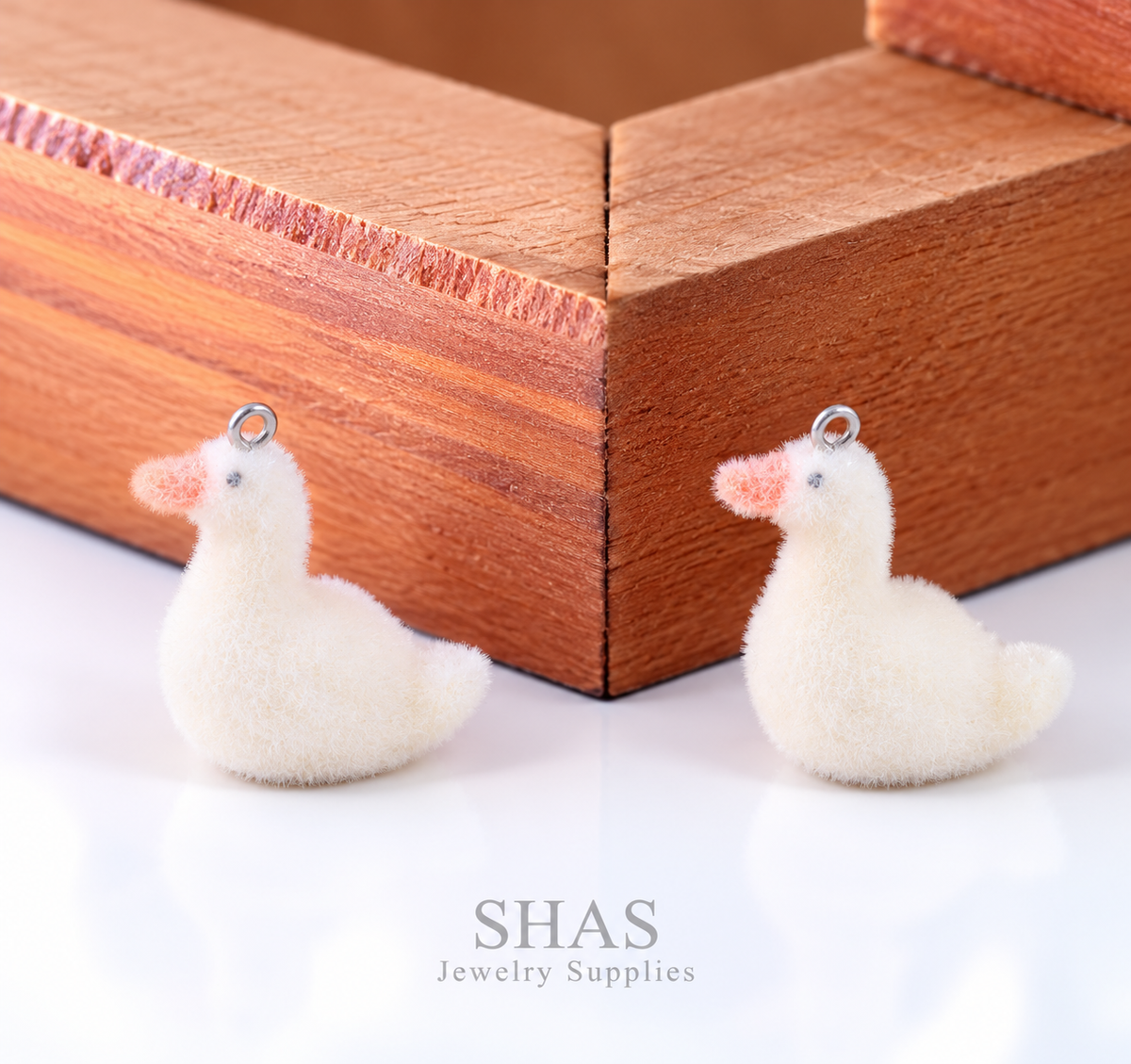 RM14B White Duck 3D Fur Flocking Resin Charm ( 1 pc )