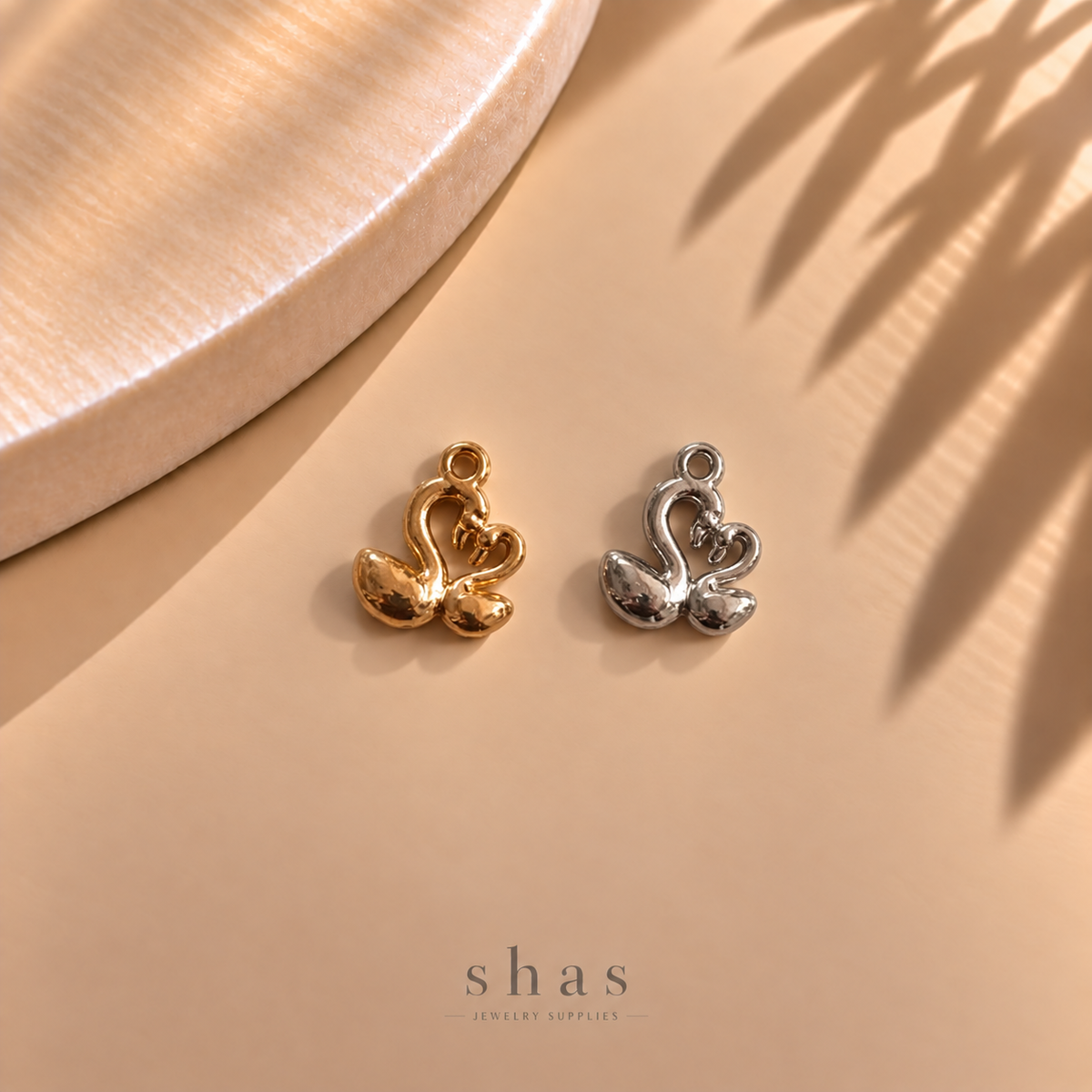 SC22N Swan Heart Charm ( 1 pc ) PVD Plated