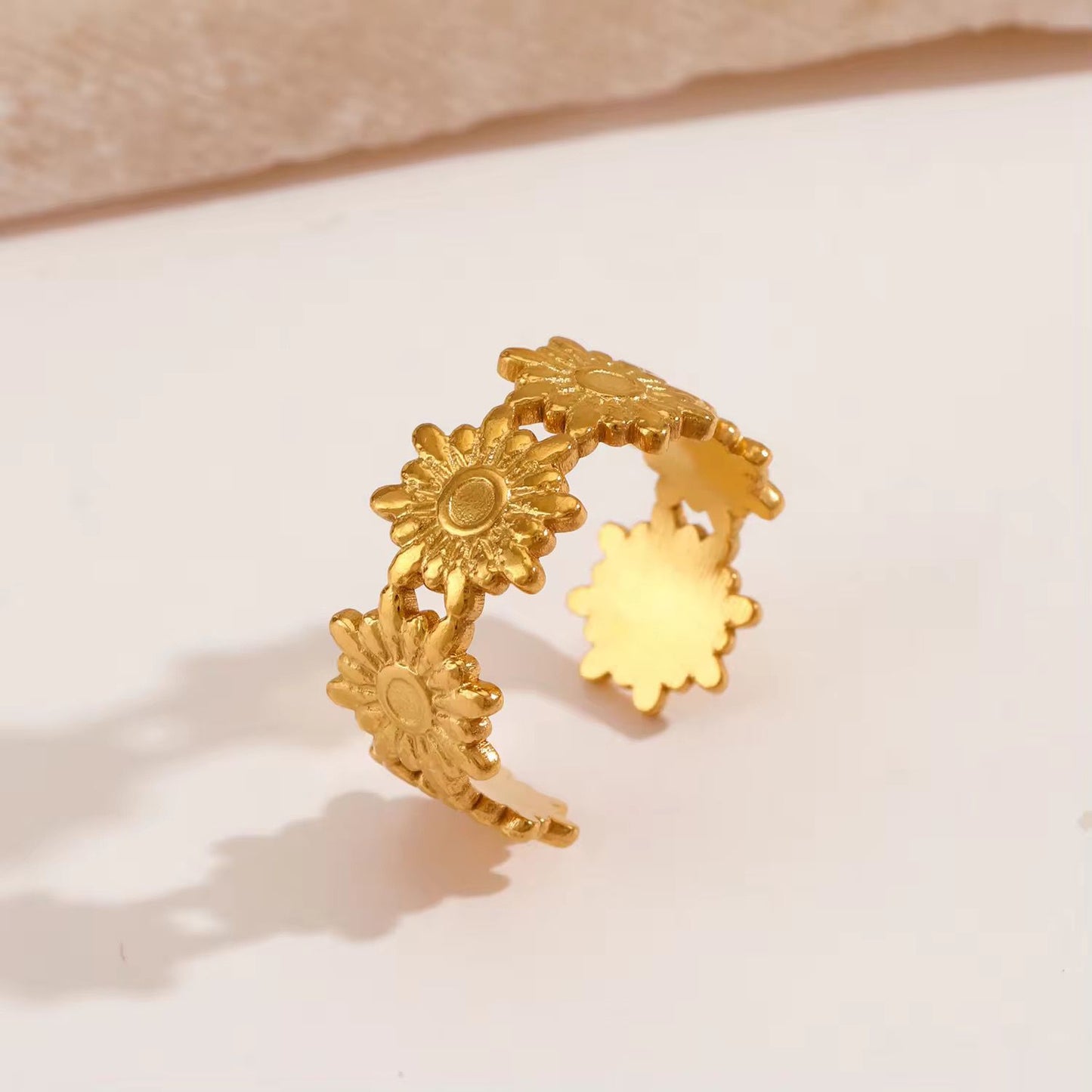 SJ - 697 Daisy minimalistic Ring Adjustable 18k Gold PVD plated stainless steel - Anti tarnish