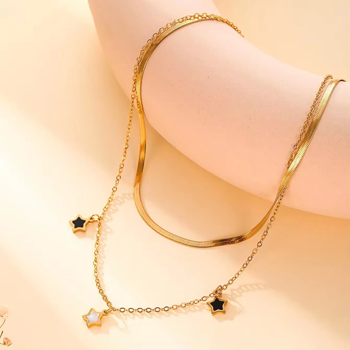 SJ 385 Black and white star double layer Necklace - 18k gold PVD plated stainless steel - Anti tarnish