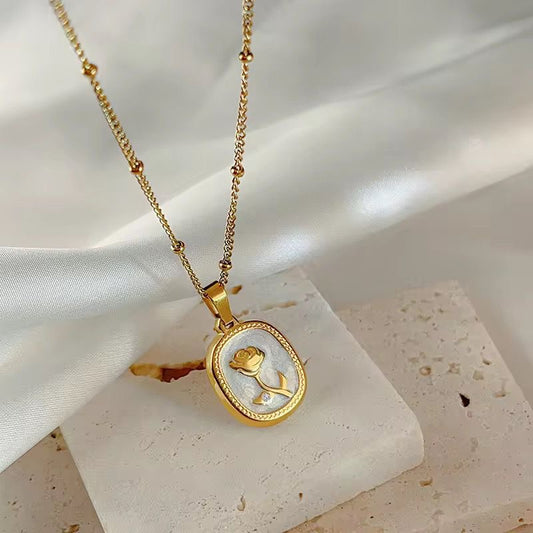 SJ 731 Rose Shell Modern Necklace - 18k Gold PVD plated stainless steel - Anti tarnish