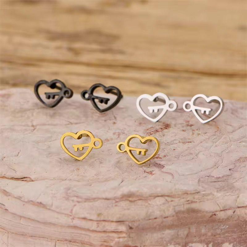 ESJ22G Heart & Key Mini studs