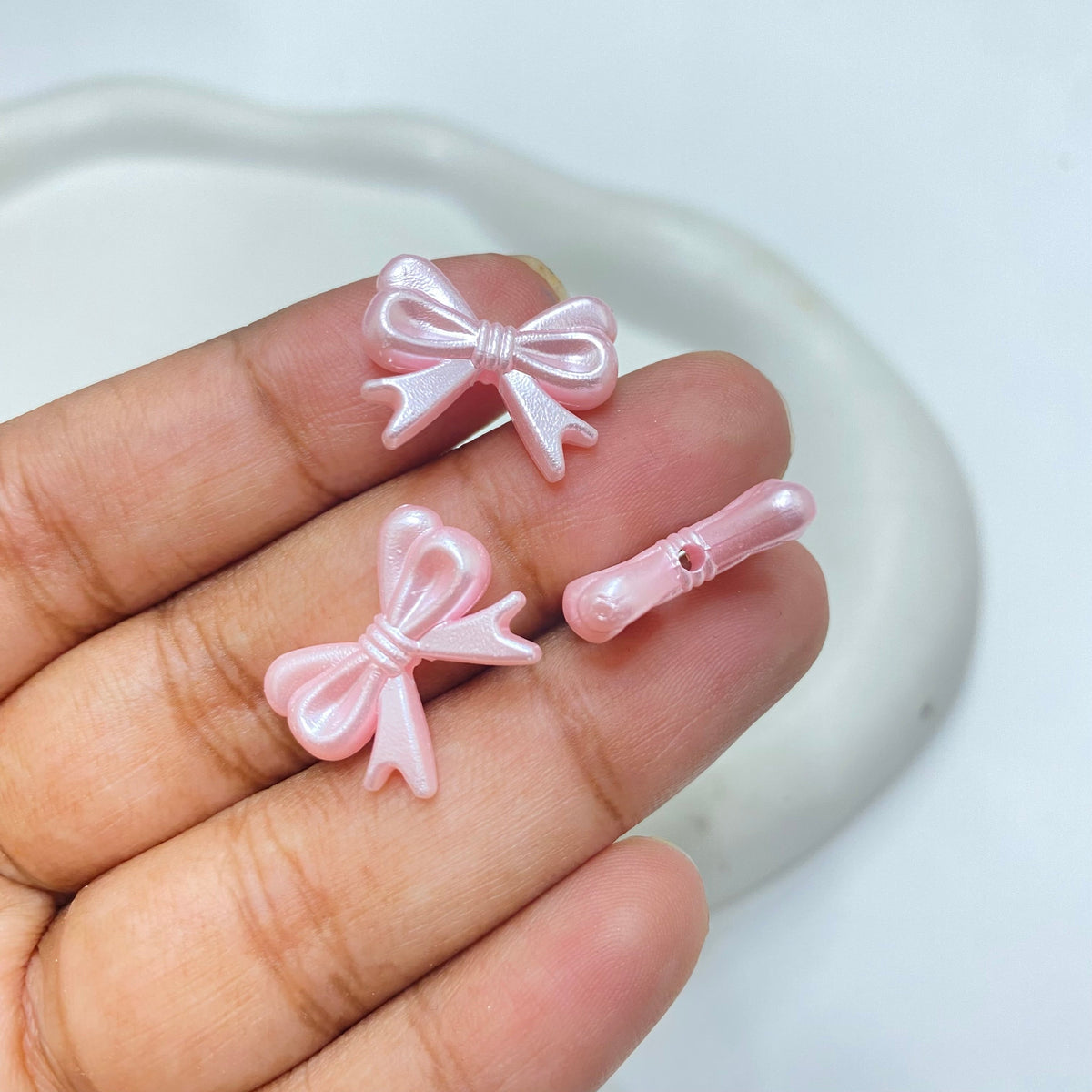AB70 bow pearl shiny luminous Acrylic bead ( 1 pc )