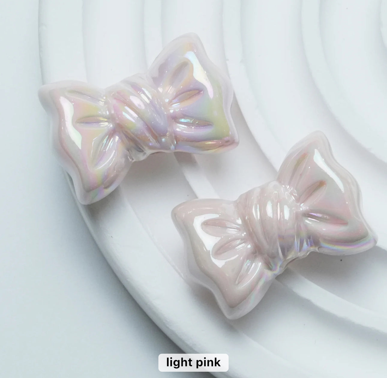 AB39 Candy bow shiny irrediscent Acrylic bead (1PC)