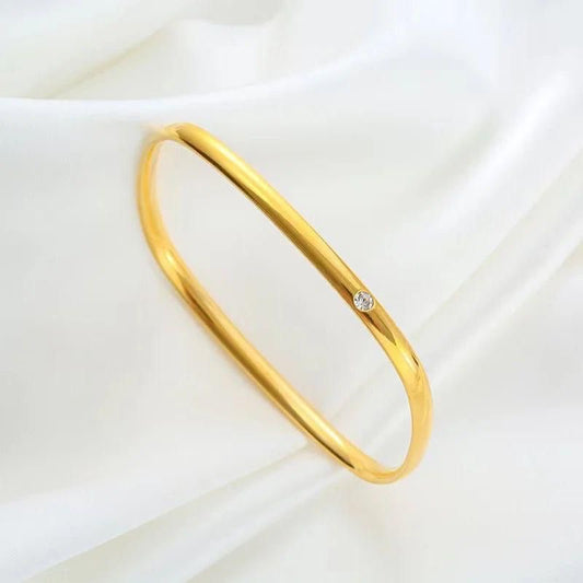 SS 212 zircon rectangle cuff
-18k gold plated stainless steel - Anti tarnish - Wholesale