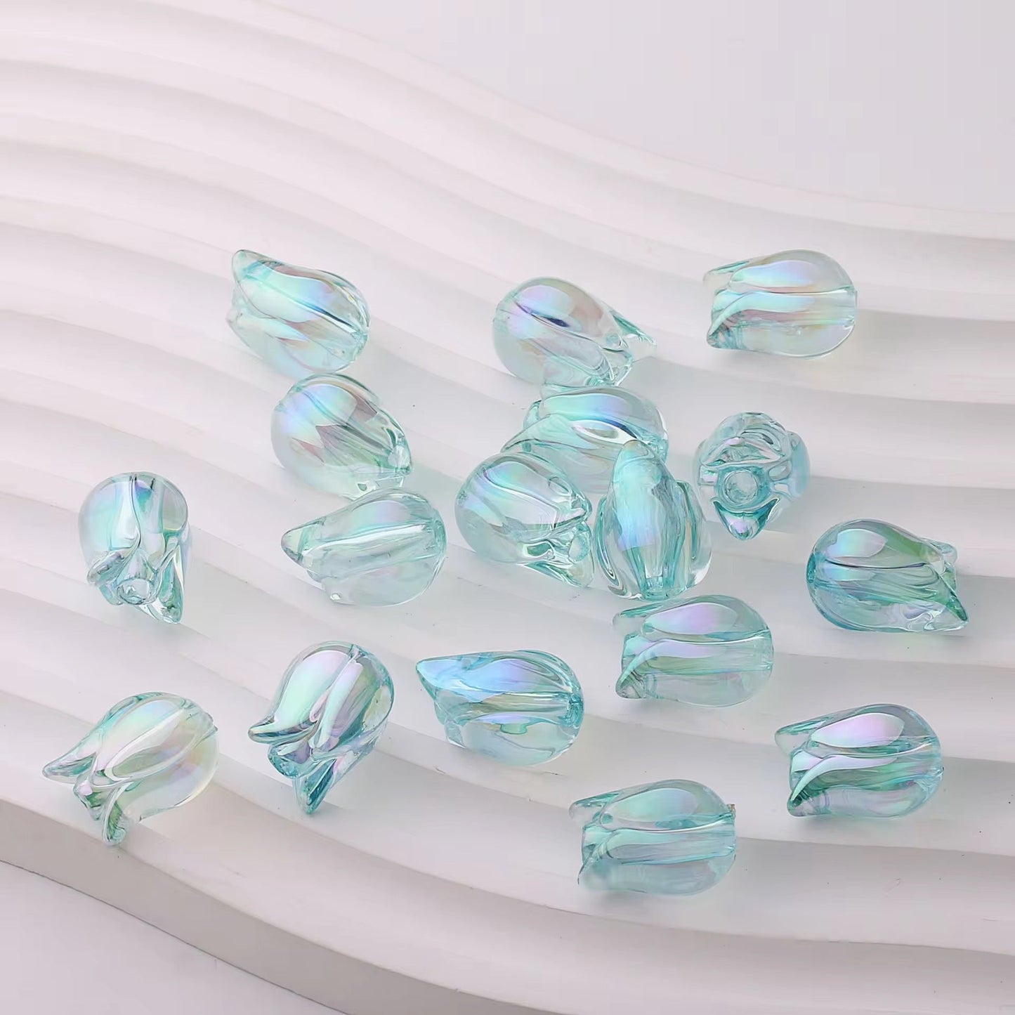 AB83 Tulip transparent luminous Acrylic bead ( 1 pc )