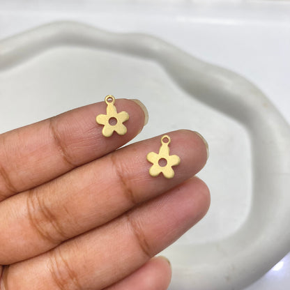 B 2098 daisy charm ( 1 pc ) Raw Brass