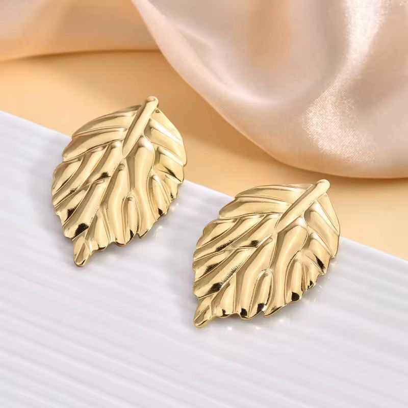 SJ 672 Leaf Stud Earring - 18k Gold PVD plated stainless steel - Anti tarnish
