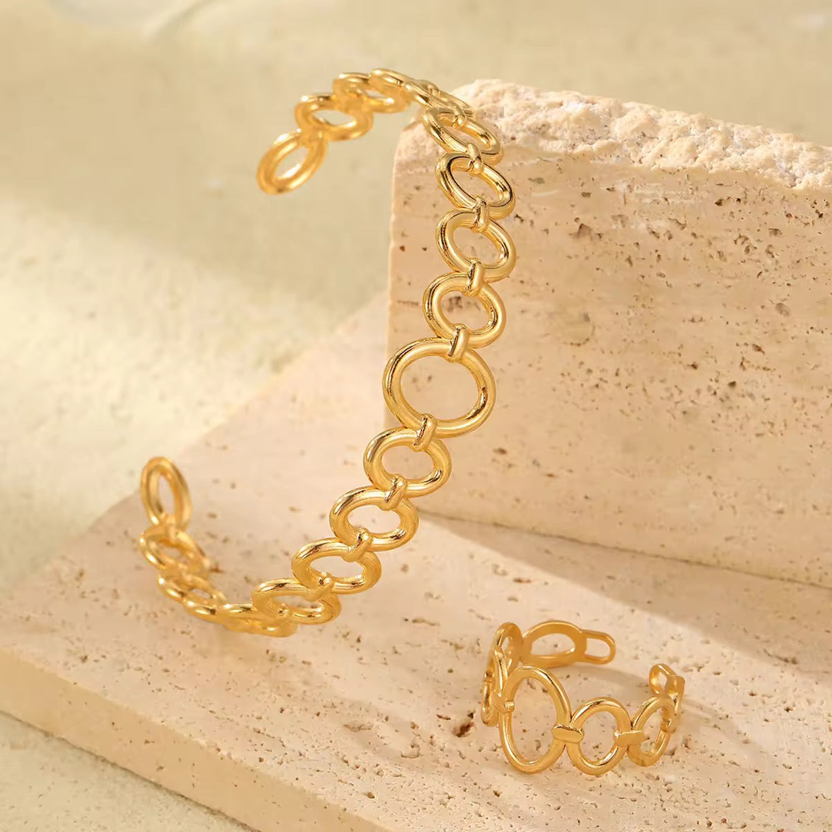 SJ 454 Oval Cuff Bracelet - 18k Gold PVD plated stainless steel - Anti tarnish - Wholesale