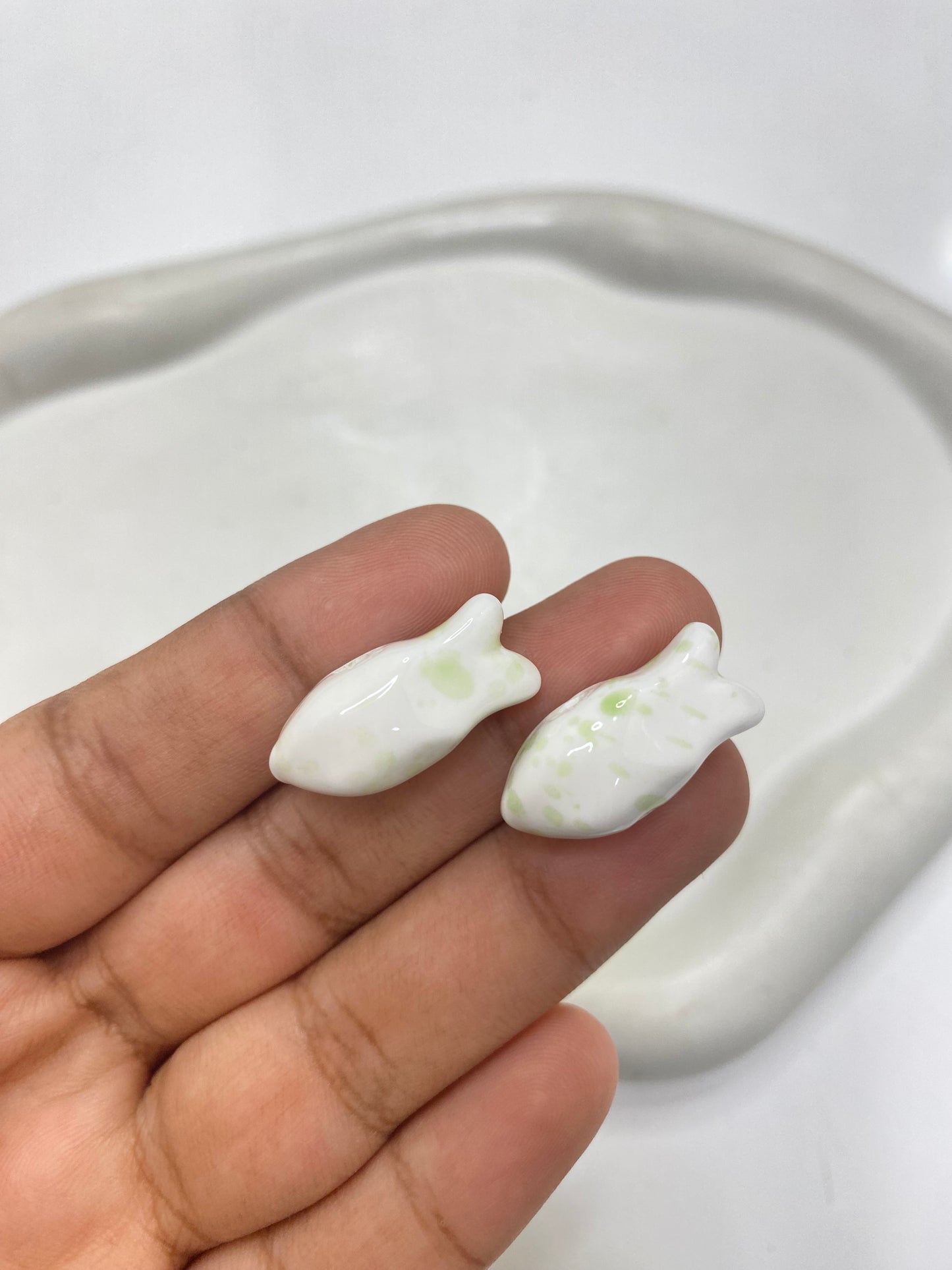 BBB 054 (c) Light Green Fish porcelain ceramic bead ( 1 pc )
