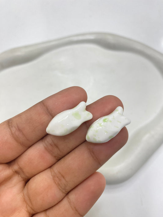 BBB 054 (c) Light Green Fish porcelain ceramic bead ( 1 pc )