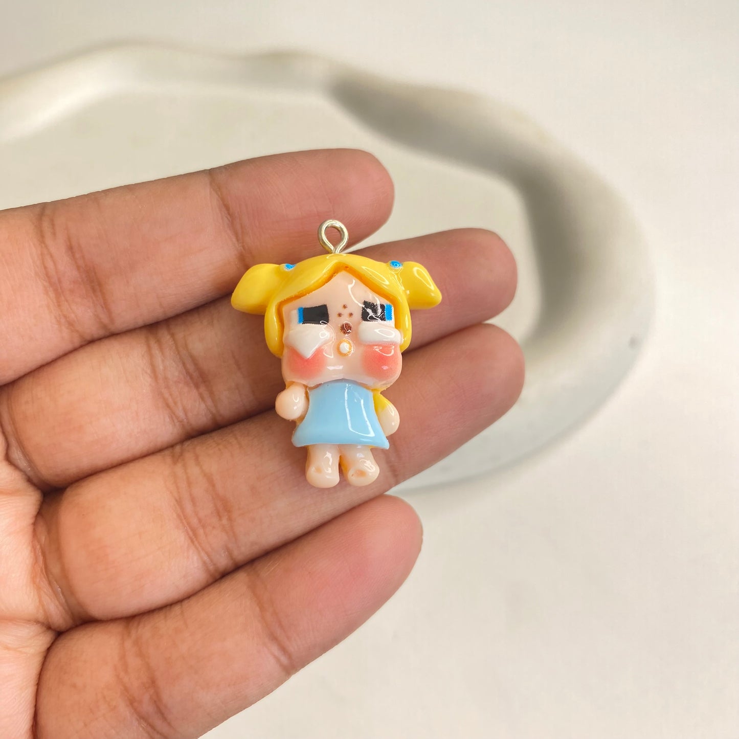 BBB 290 (a) Cry Baby Resin charm ( 1 pc ) with Hook ( 32:18 mm )