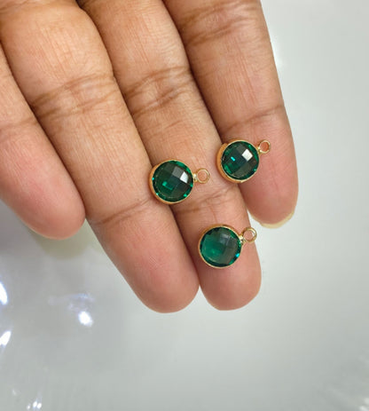GPC23U Green round gold plated crystal charm ( 1 pc ) Anti tarnish