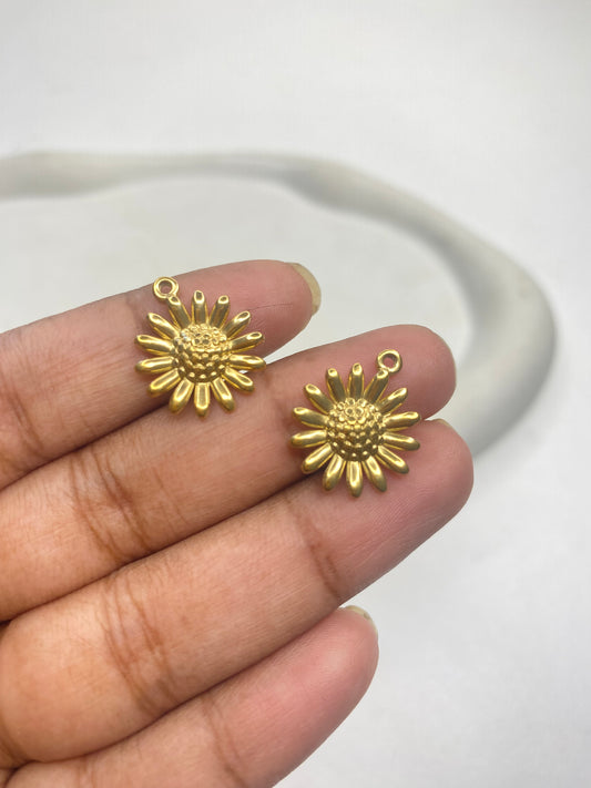 SS 2853 Sunflower charm 18K Gold plated stainless steel ( 1 piece ) Anti tarnish