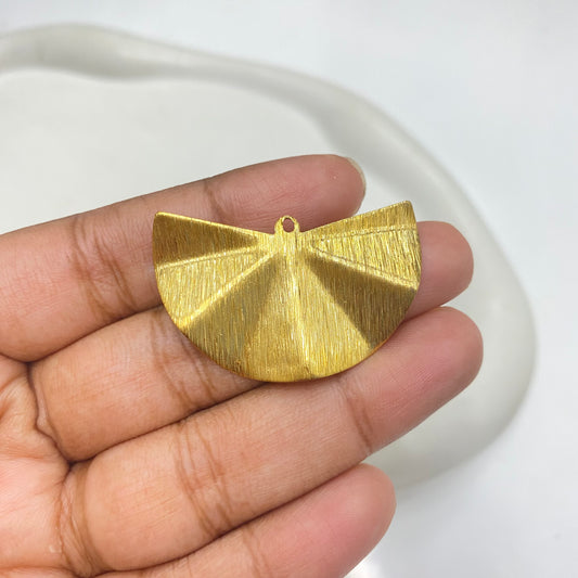 B 2189 Textured wavy big charm ( 1 pc )