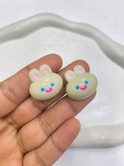 BBB 062 (g) Cream Cartoon Rabbit  Acrylic bead ( 1 pc )