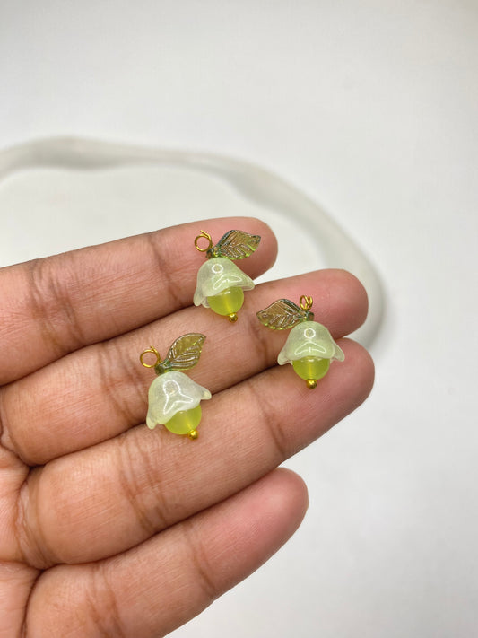 BBB 200 (a) Green Tulip Bell flower glass bead charm ( 1 pc ) ( 17:10 mm )
