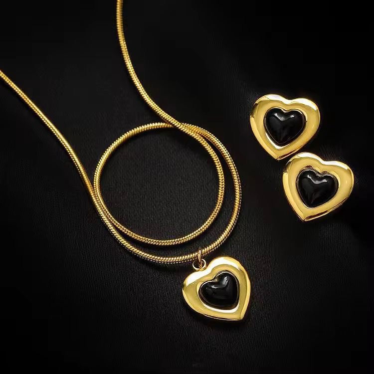 SJ 573 Retro Black Heart Necklace - 18k Gold PVD plated stainless steel - Anti tarnish