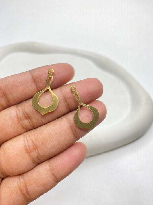 SS 2948 Wavy Drop Brass Charm ( 1 pc ) ( 25:14 mm )