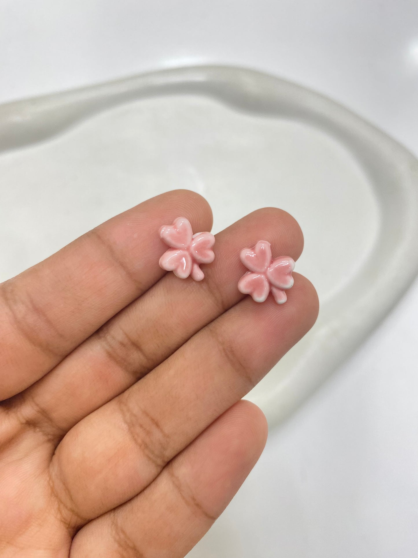 BBB 056 (e) Light pink Clover leaf porcelain ceramic bead ( 1 pc )