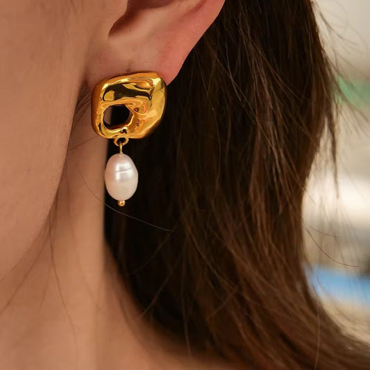 SJ 482 irregular pearl earring - premium collection - 18k Gold PVD plated stainless steel - Anti tarnish