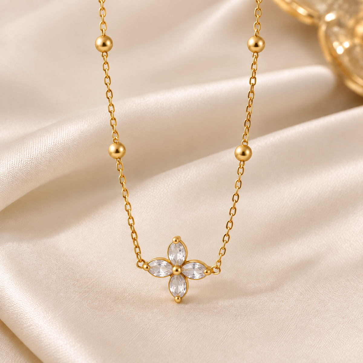 NSJ48B Crystal Clover Necklace 18k Gold PVD plated