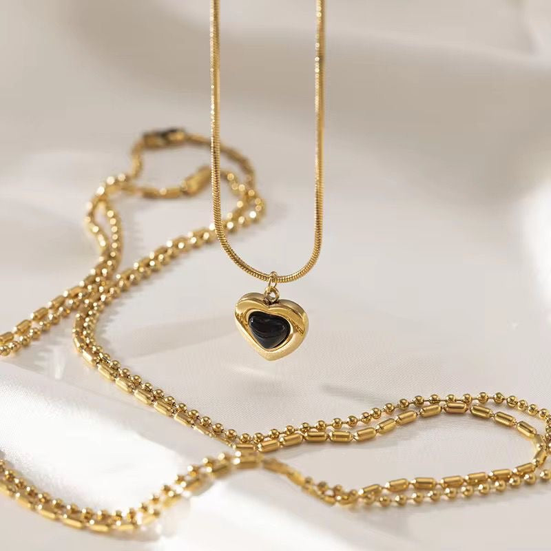 SJ 573 Retro Black Heart Necklace - 18k Gold PVD plated stainless steel - Anti tarnish