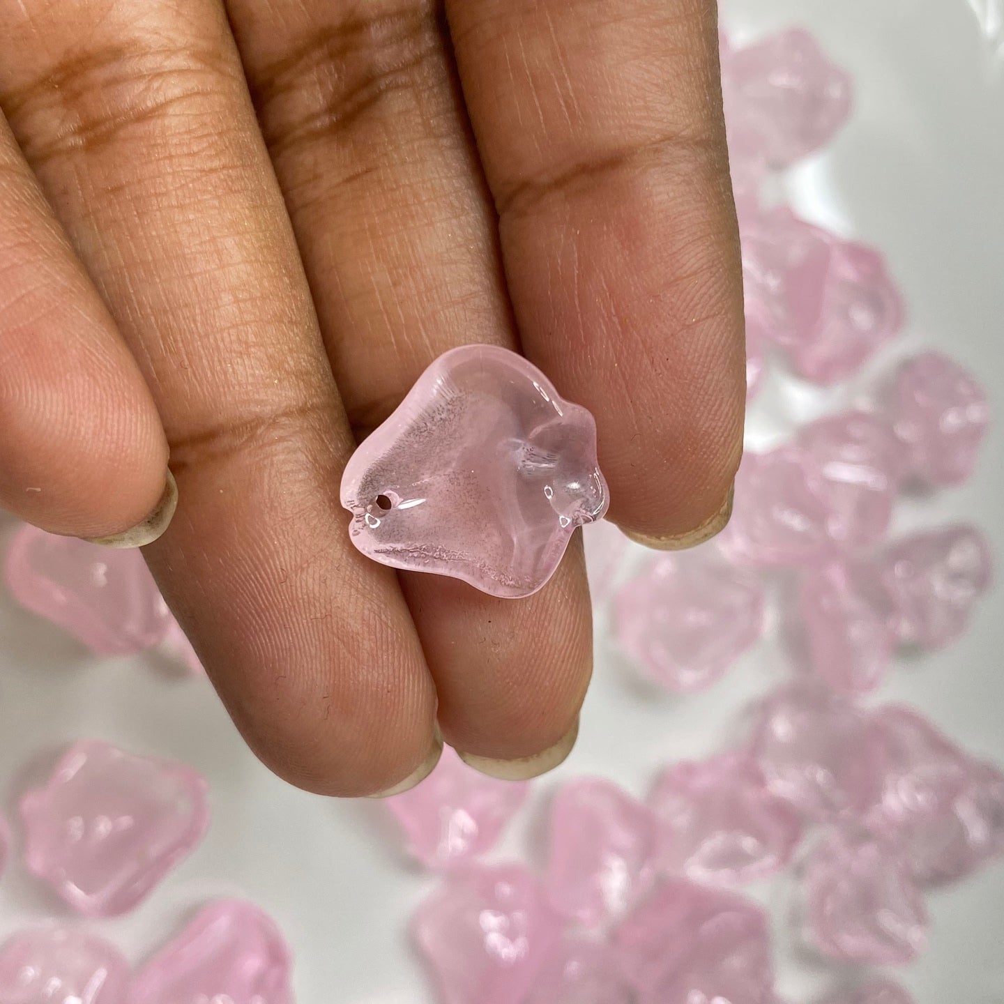GB622 light pink petal glass bead