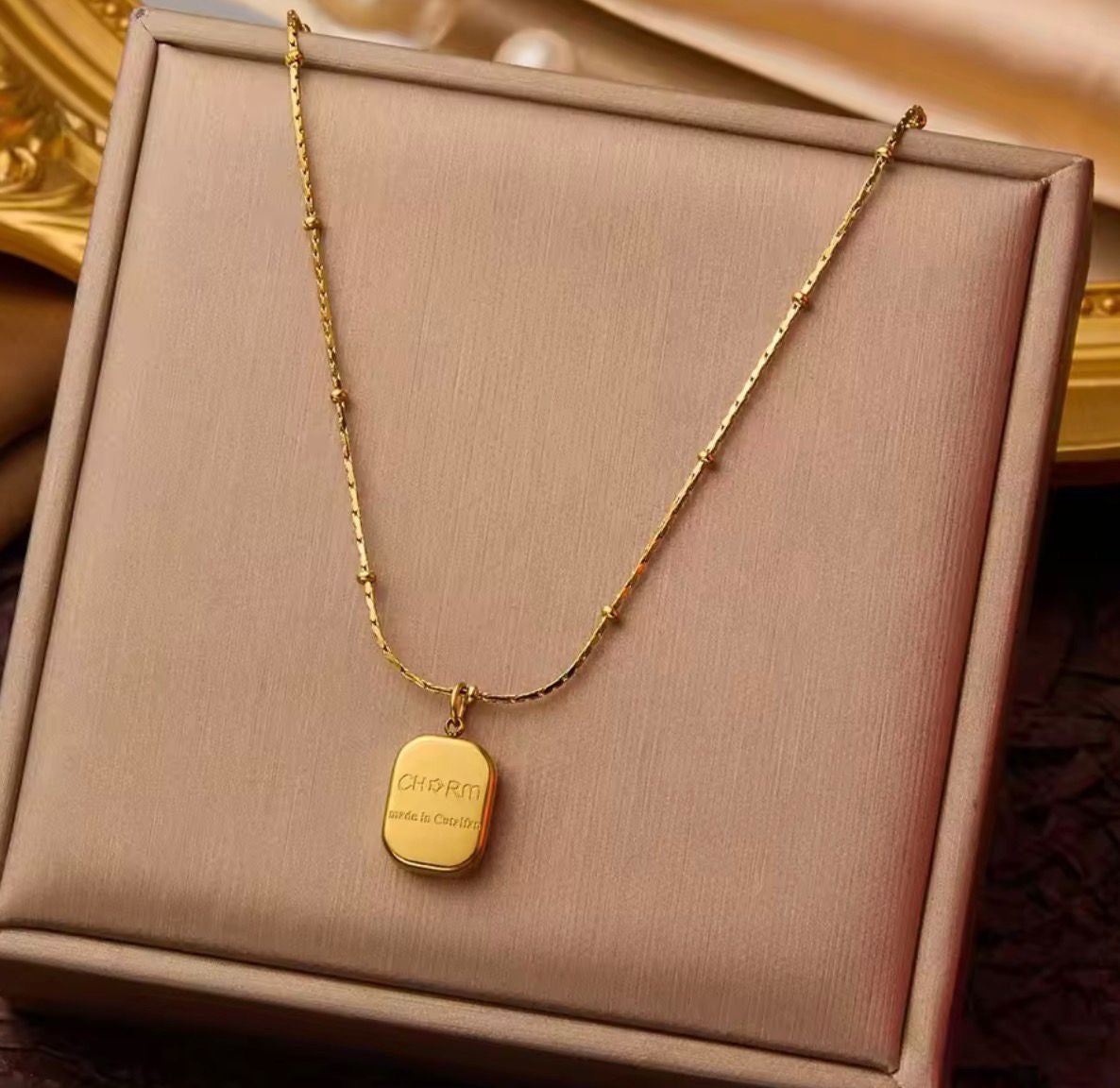 NSJ23F Modern Necklace - 18k Gold PVD plated 316 stainless steel - Anti tarnish