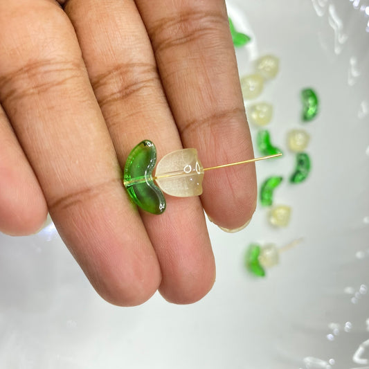 GB607 Yellow tulip glass bead