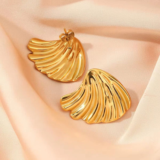 SJ 671 Shell Stud Earring - 18k Gold PVD plated stainless steel - Anti tarnish