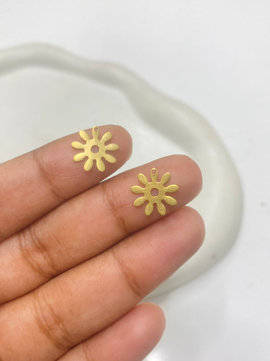 B 182 Flower Daisy dangling charm ( 1 pc )
