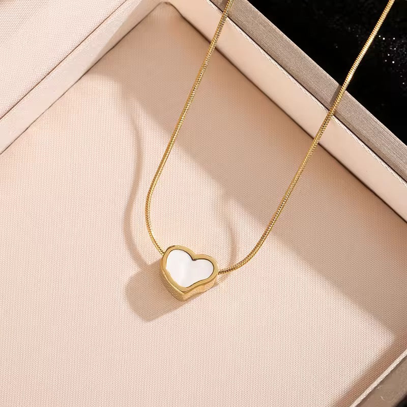 SS 227 White heart necklace -18k gold plated stainless steel - Anti tarnish - Wholesale