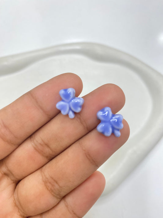 BBB 056 (b) pastel blue Clover leaf porcelain ceramic bead ( 1 pc )
