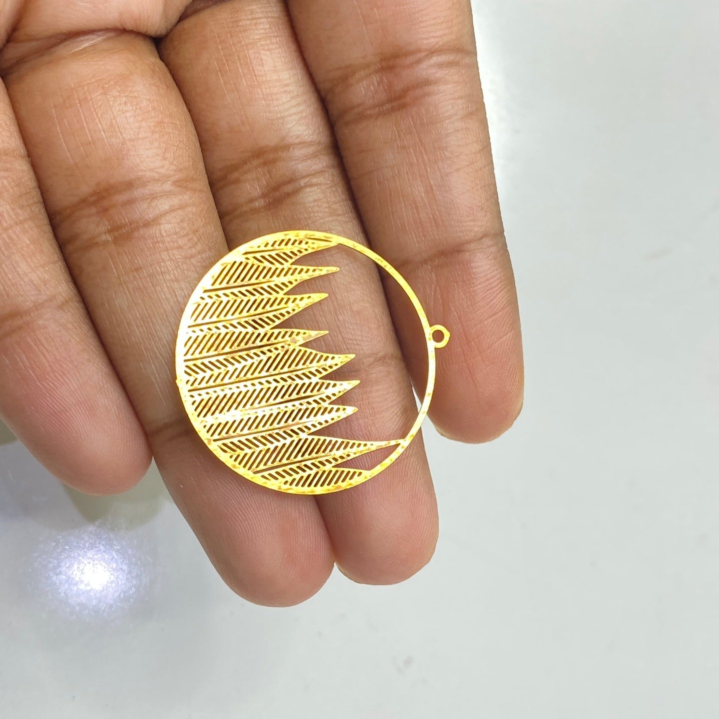 SS 209 leaf round charm