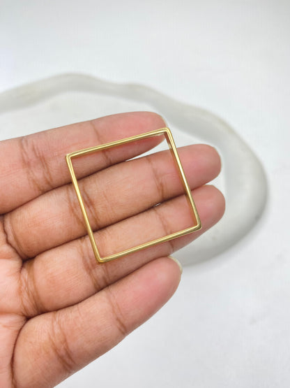 SS 3006 Square Bezel 18K Gold PVD plated stainless steel ( 1 piece ) Anti tarnish ( 31 mm ) Thickness 3mm