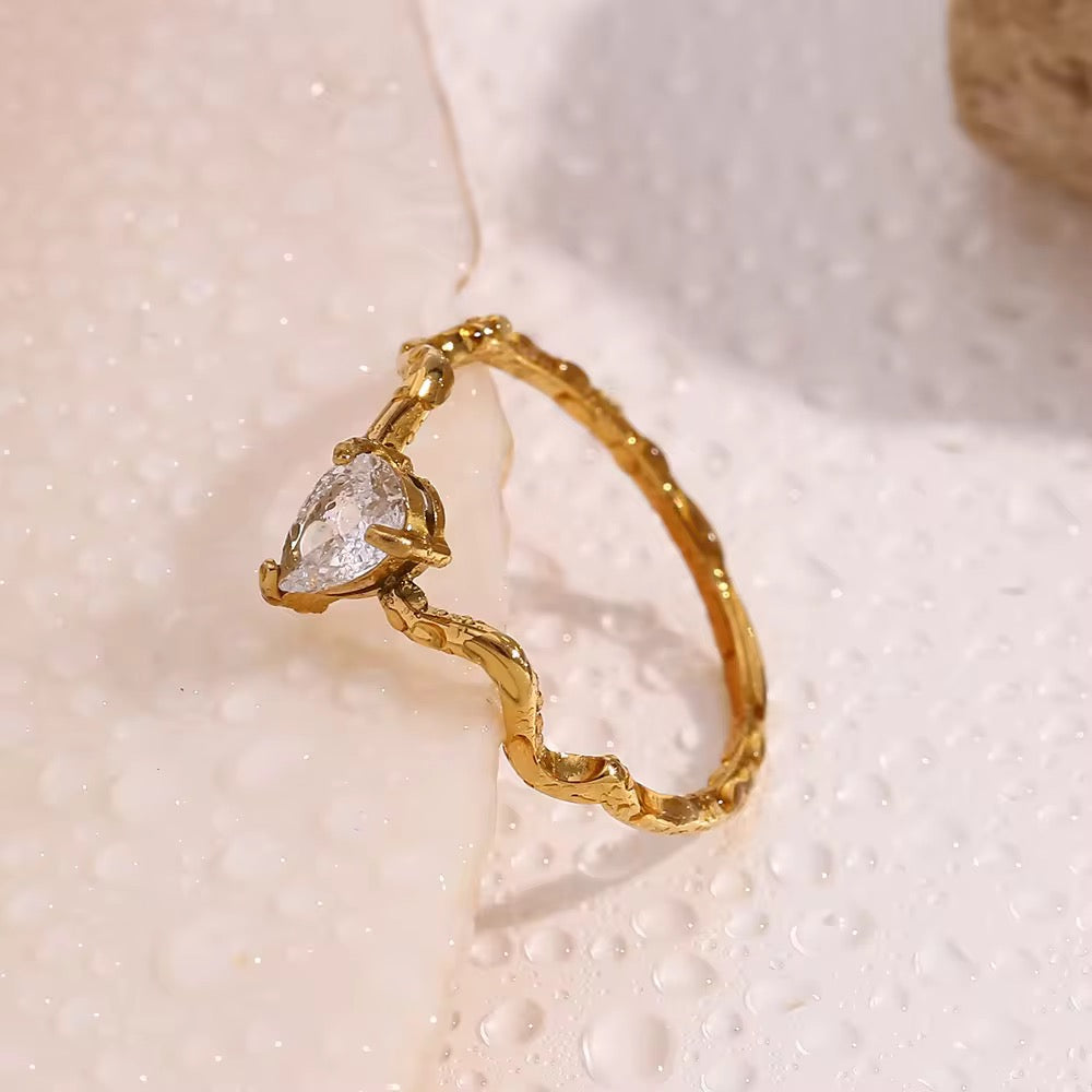 SJ 425 Dainty Teardrop Zircon Minimalistic Ring - Premium 18k Gold PVD plated stainless steel - Anti tarnish - Wholesale