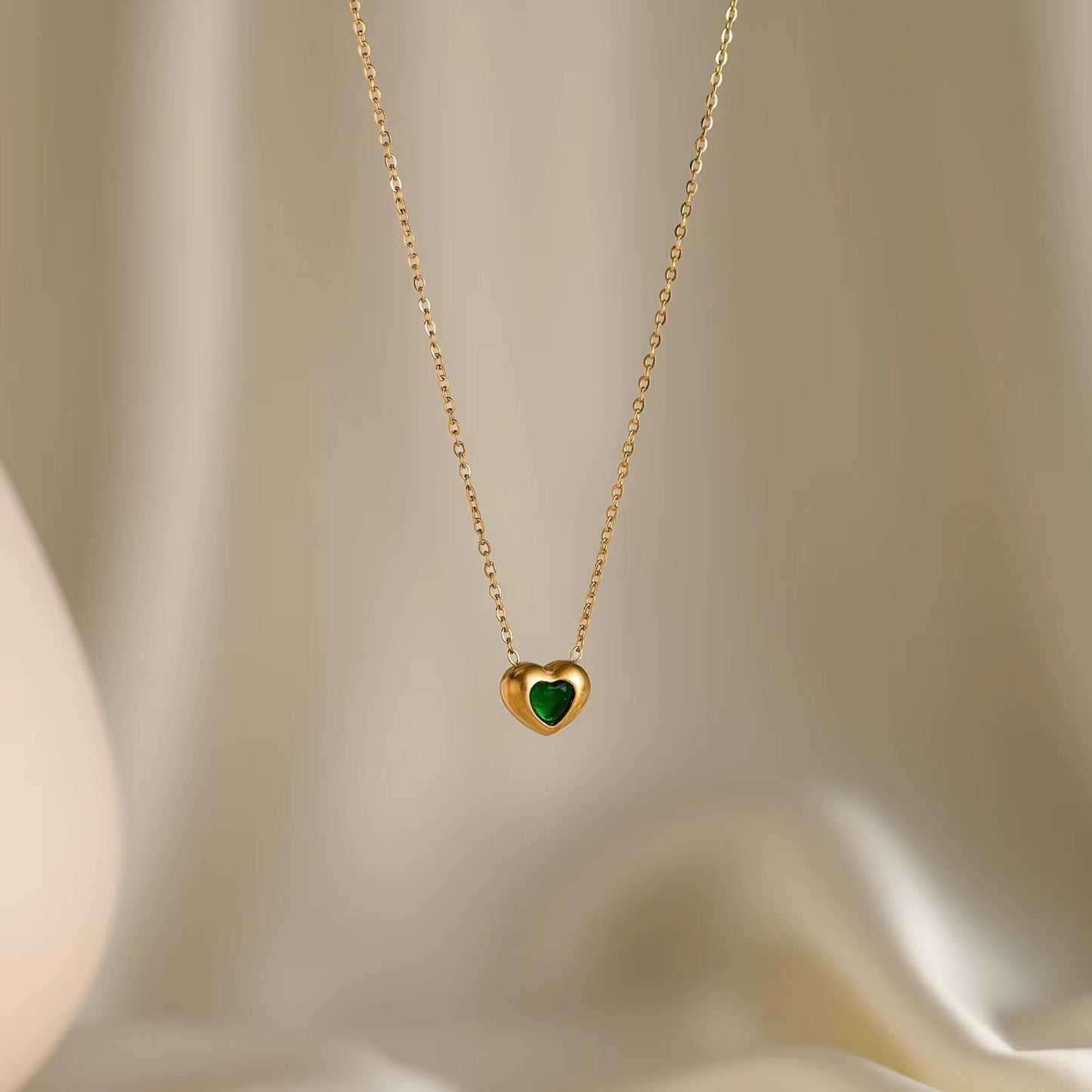 SJ 793 Dreamy Emerald Zircon Heart Dainty Necklace - 18k Gold PVD plated stainless steel - Anti tarnish